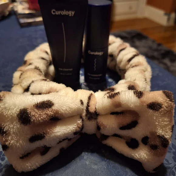 Curology Skincare Set - Cleanser and Moisturizer - Picture 2 of 8